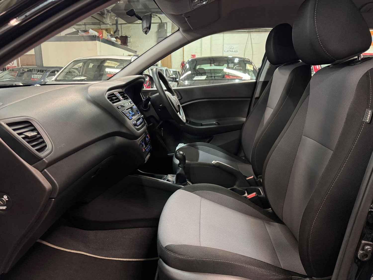 Used Hyundai i20 2017 for sale - 76138046: Photo 13