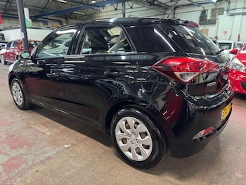 Used Hyundai i20 2017 for sale - 76138046: Photo