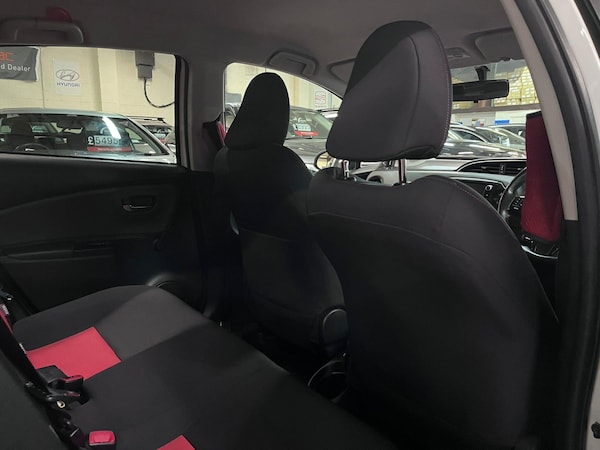 Used Toyota Yaris 2015 for sale - 76238785: Photo 25