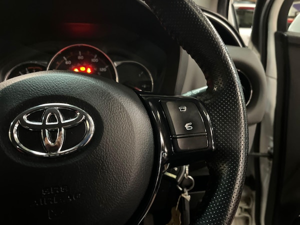 Used Toyota Yaris 2015 for sale - 76238785: Photo 28