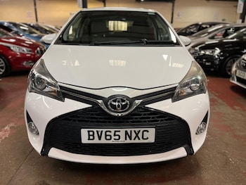 Used Toyota Yaris 2015 for sale - 76238785: Photo 2