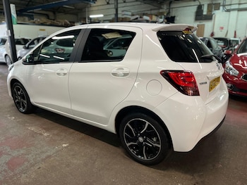 Used Toyota Yaris 2015 for sale - 76238785: Photo 4