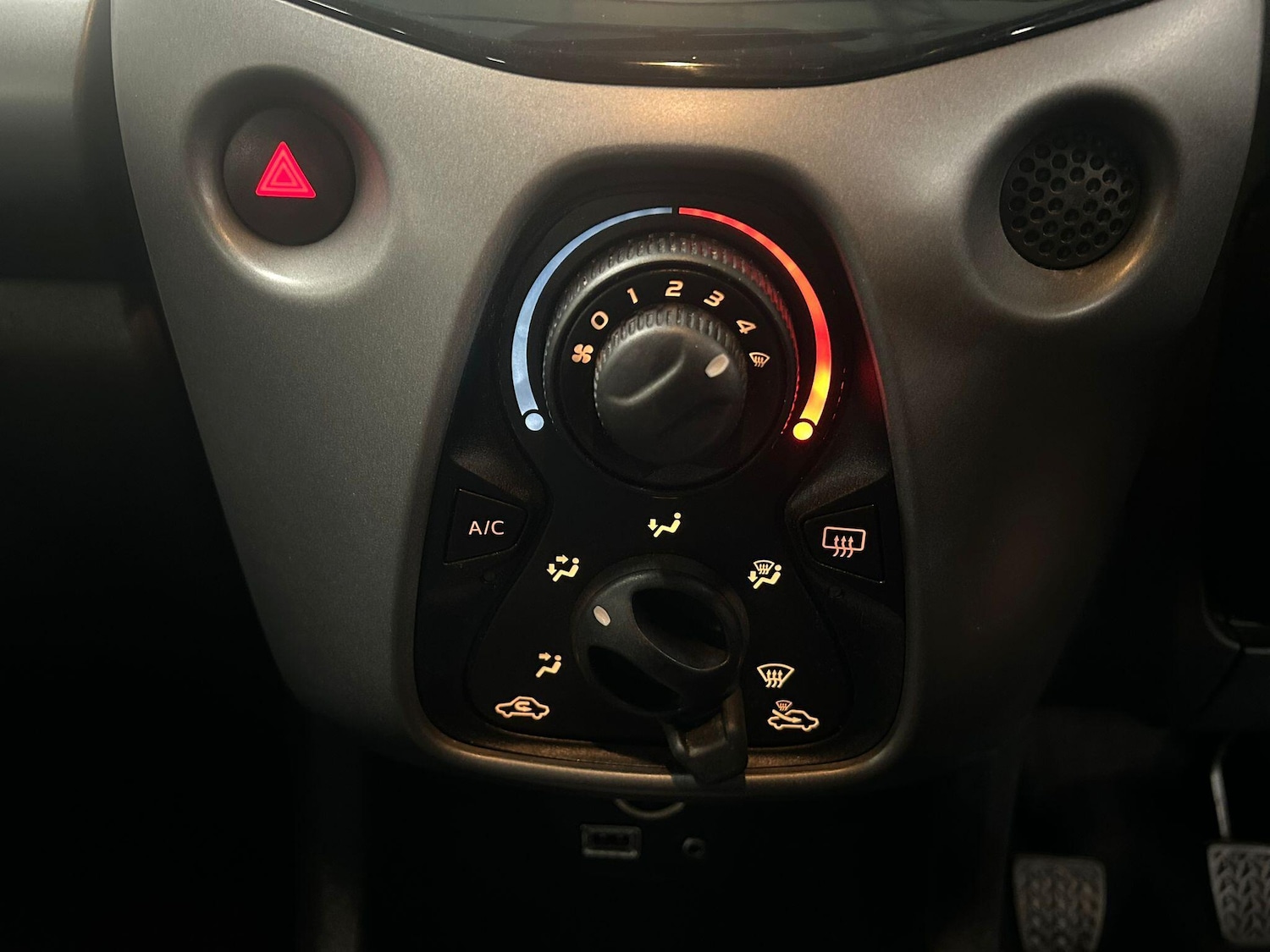 Used Toyota AYGO 2018 for sale - 76752768: Photo 33