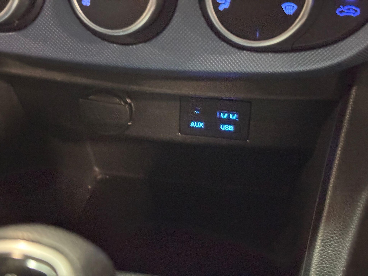 Used Hyundai i10 2014 for sale - 77191835: Photo 30