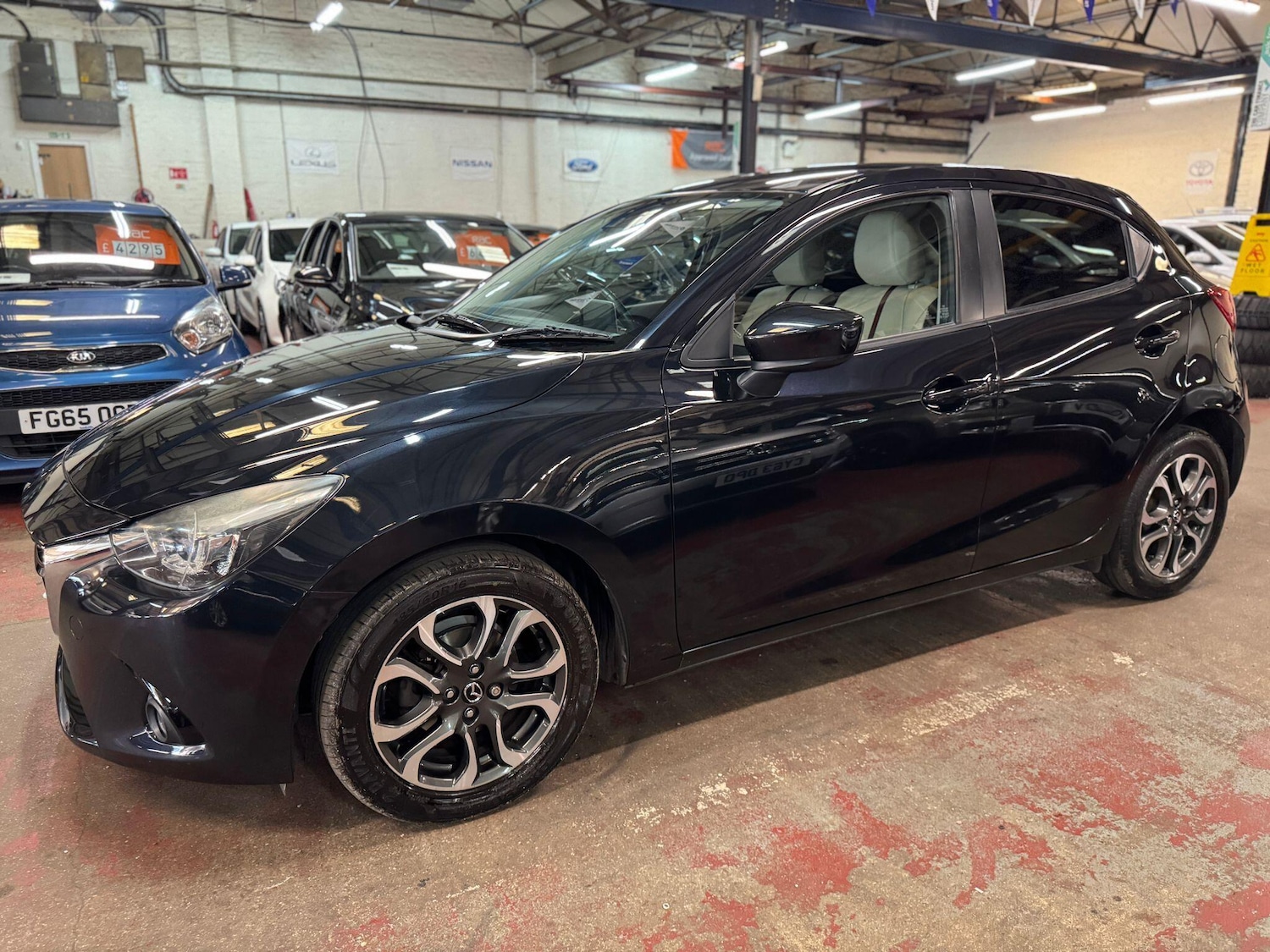 Used Mazda Mazda2 2015 for sale - 76043040: Photo 3