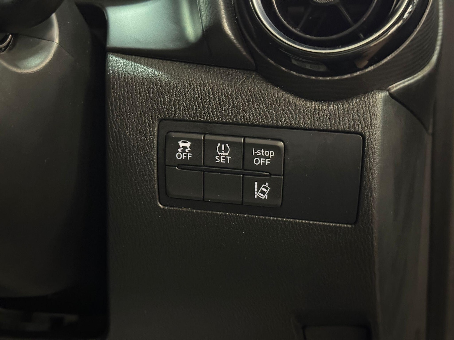 Used Mazda Mazda2 2015 for sale - 76043040: Photo 31