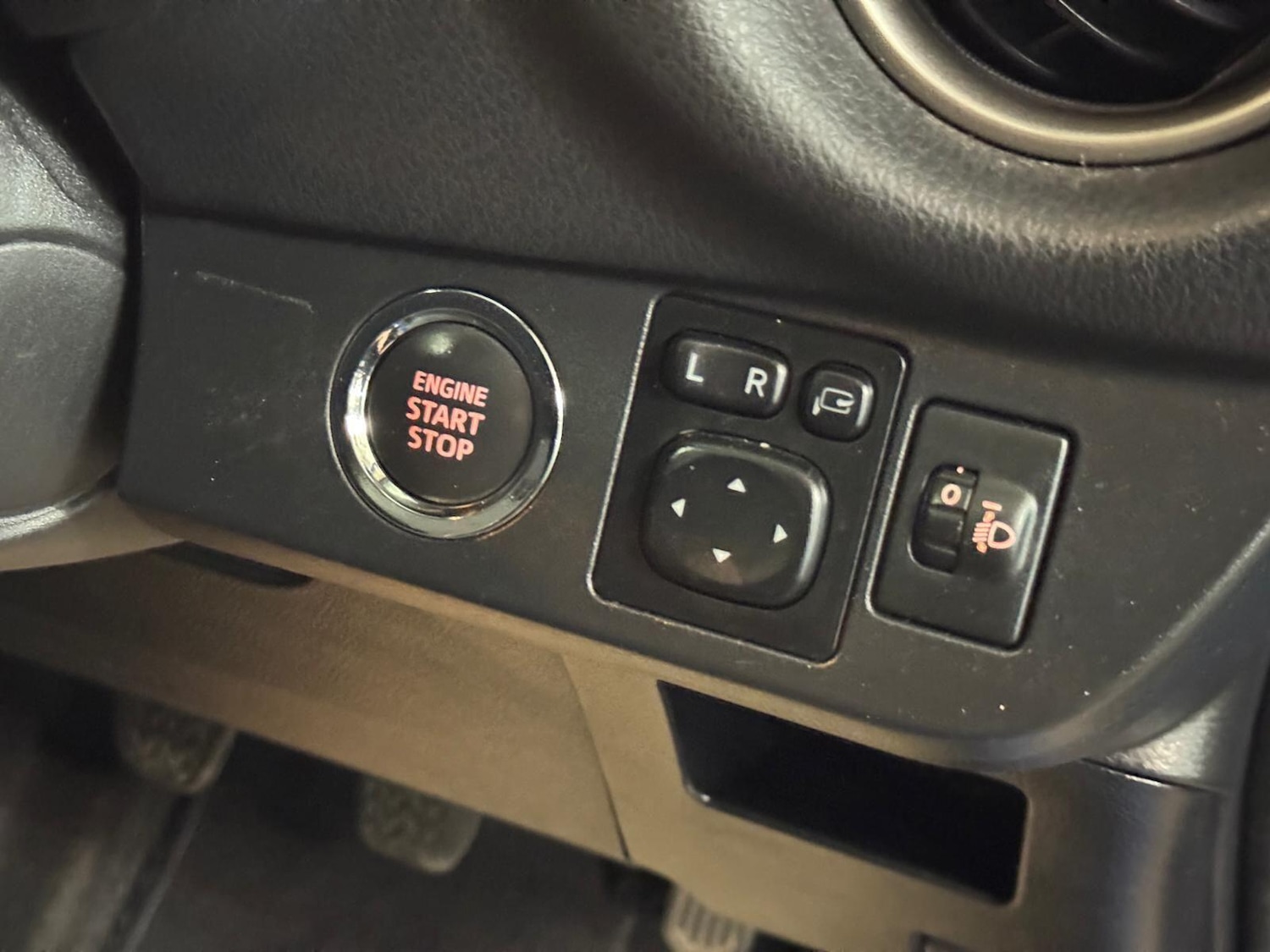 Used Toyota Yaris 2015 for sale - 77769775: Photo 40