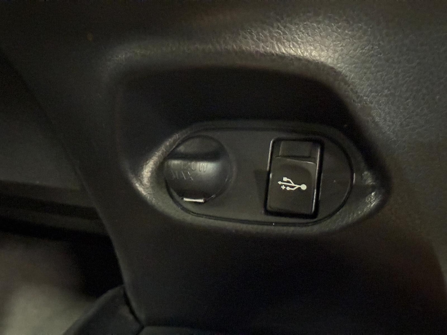 Used Toyota Yaris 2015 for sale - 77769775: Photo 46