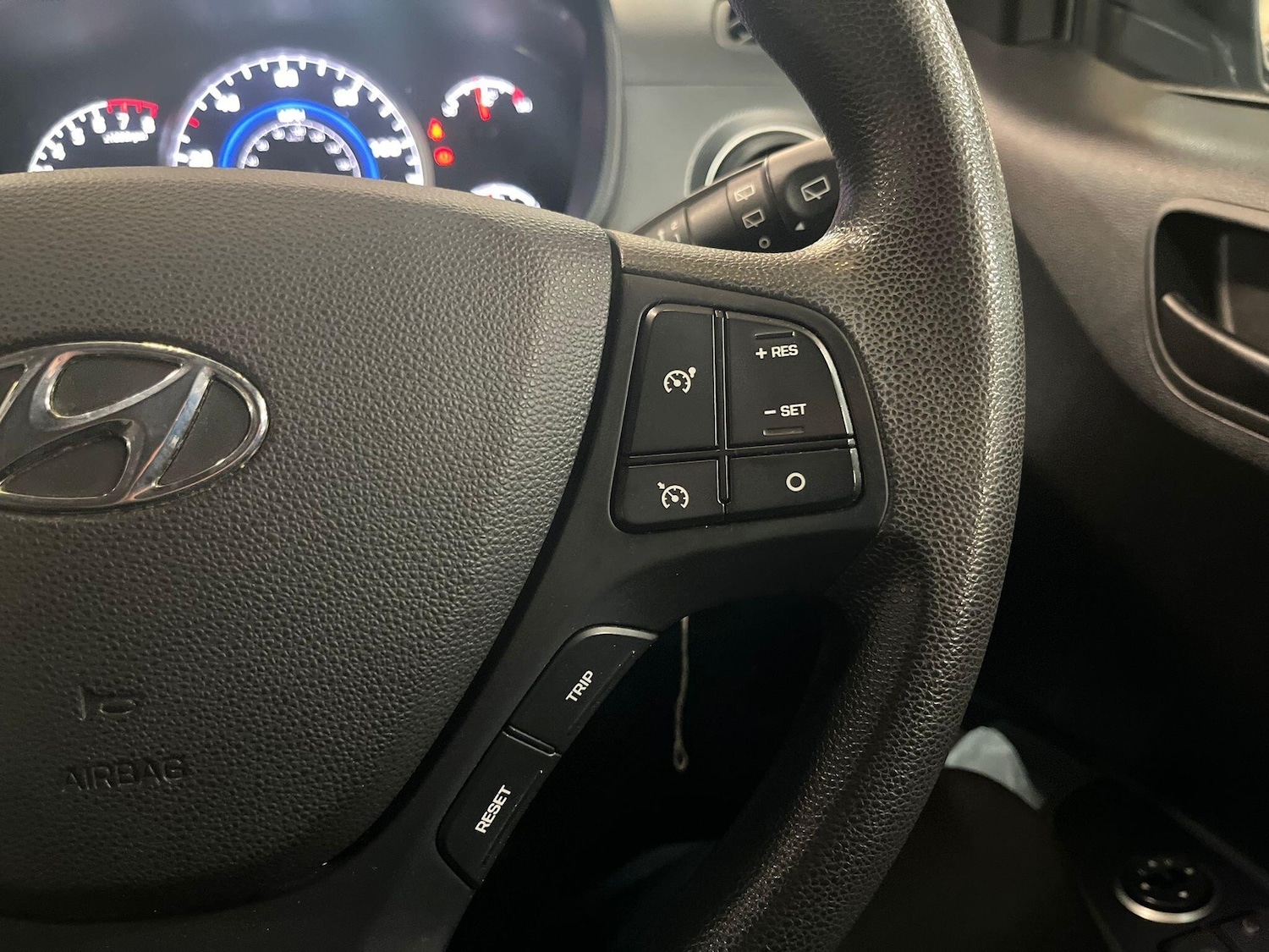 Used Hyundai i10 2017 for sale - 76701139: Photo 28