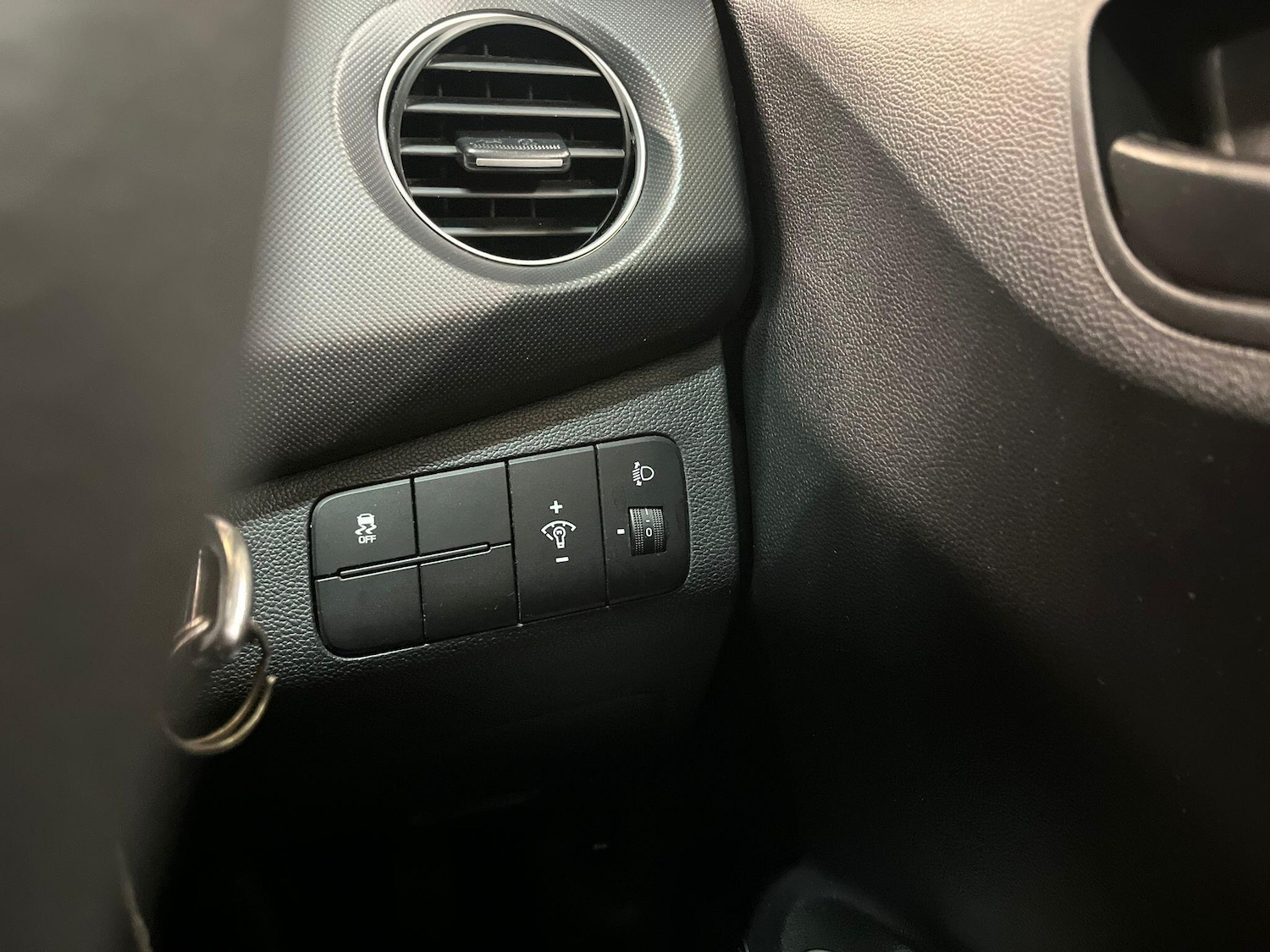 Used Hyundai i10 2017 for sale - 76701139: Photo 29