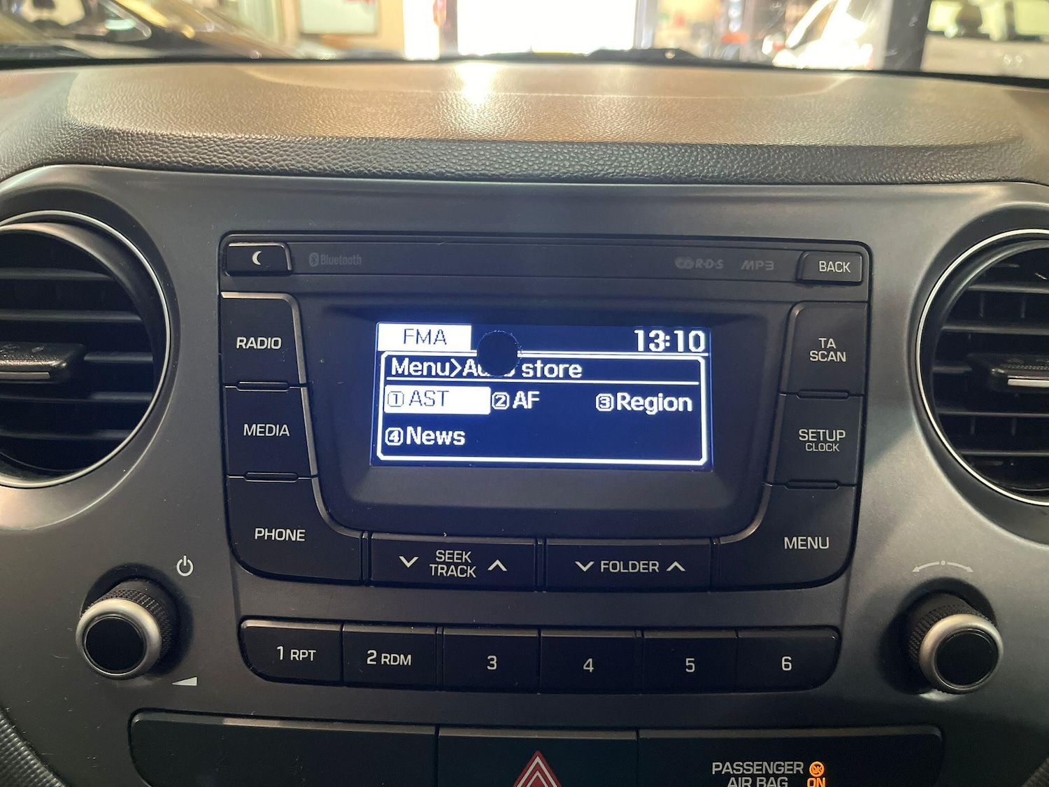 Used Hyundai i10 2017 for sale - 76701139: Photo 35