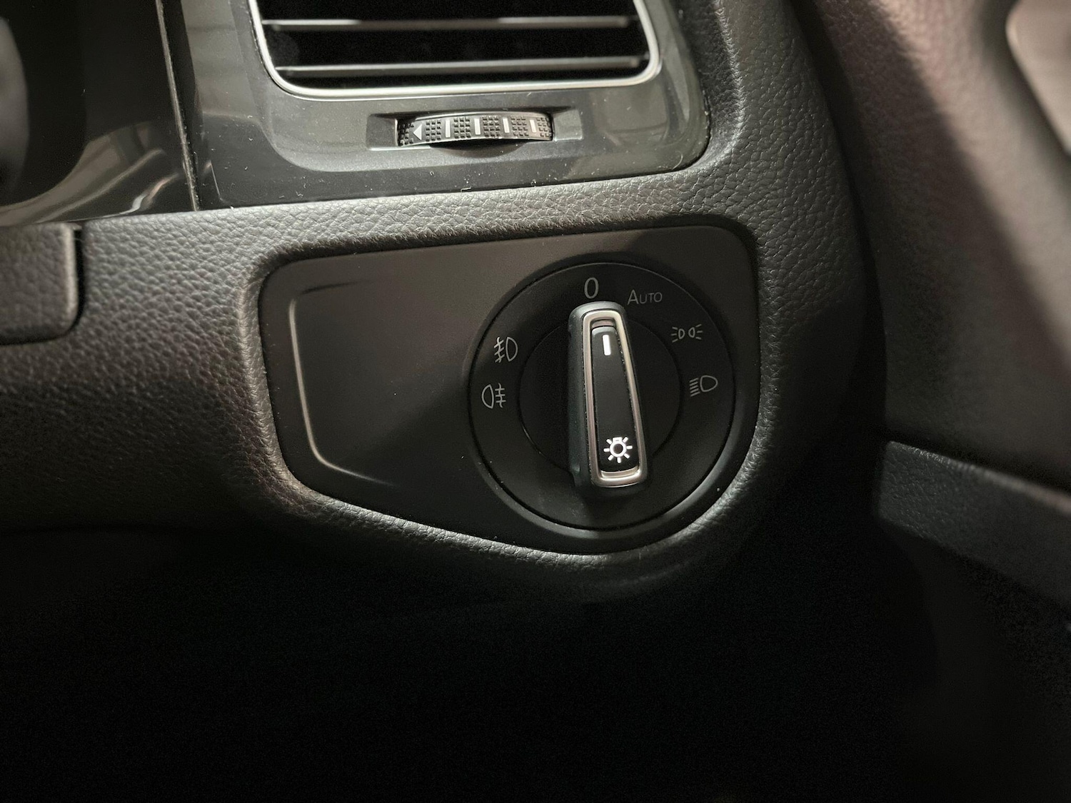 Used Volkswagen Golf 2019 for sale - 76688617: Photo 30