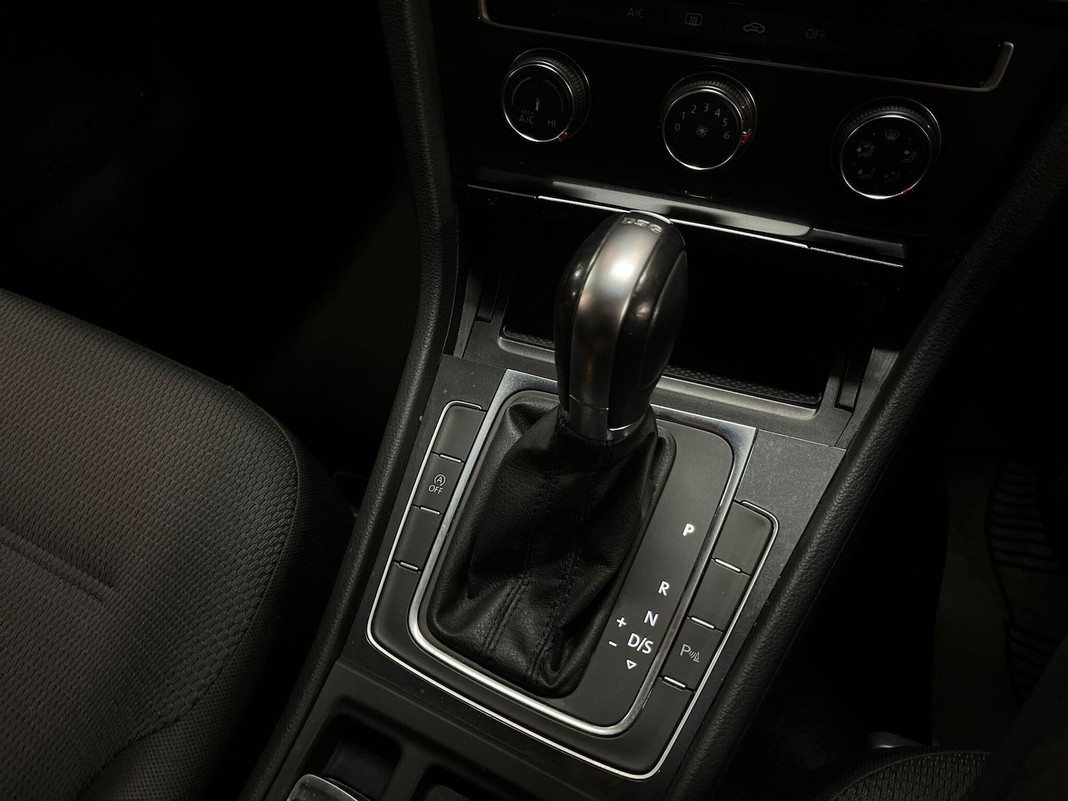 Used Volkswagen Golf 2019 for sale - 76688617: Photo 40