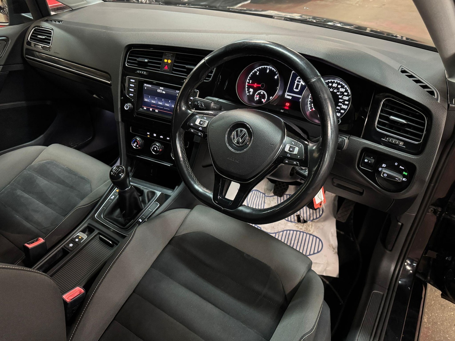 Used Volkswagen Golf 2014 for sale - 76786699: Photo 11