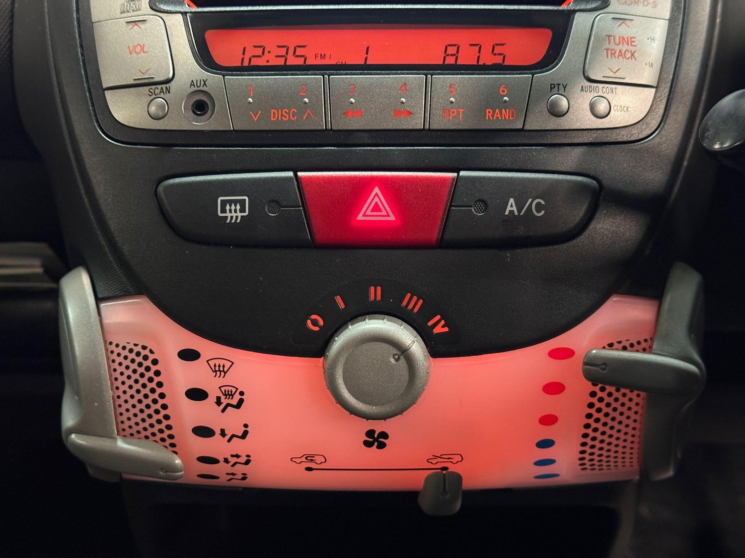 Used Toyota AYGO 2014 for sale - 77142953: Photo 28