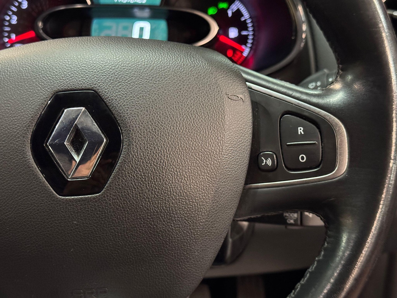 Used Renault Clio 2017 for sale - 76997255: Photo 28