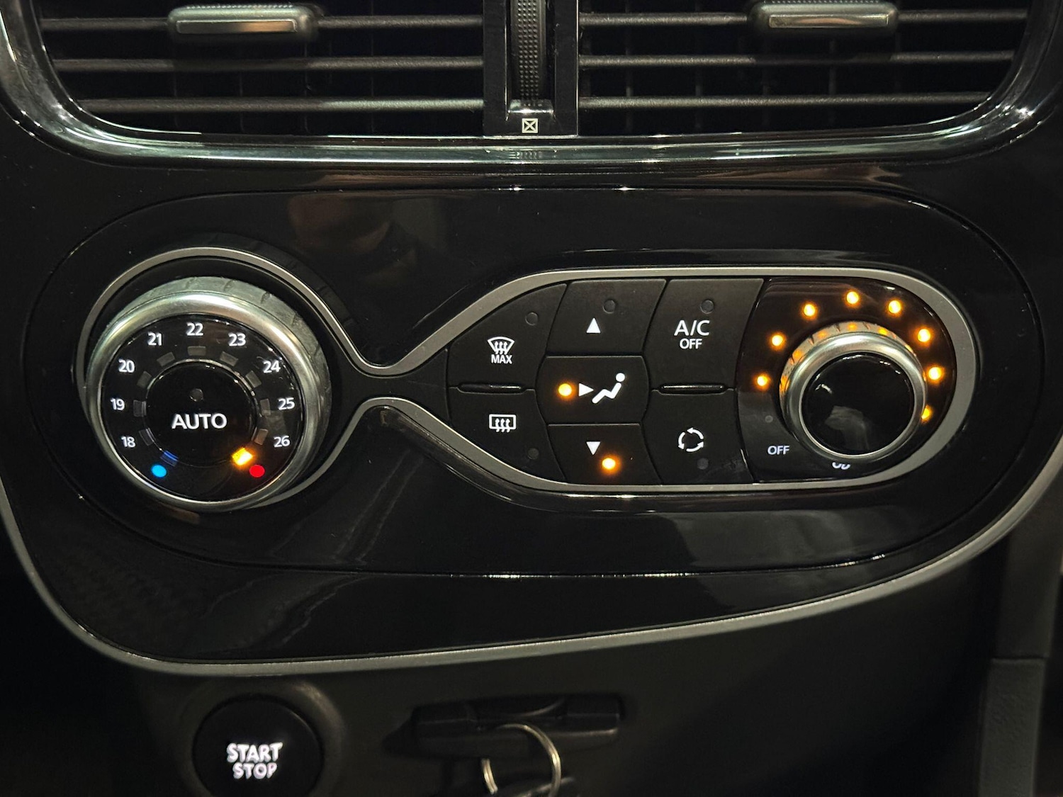 Used Renault Clio 2017 for sale - 76997255: Photo 37