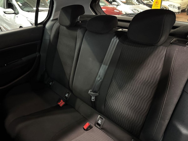 Used Peugeot 308 2015 for sale - 76158603: Photo 19