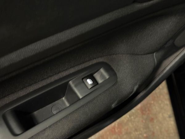 Used Peugeot 308 2015 for sale - 76158603: Photo 28