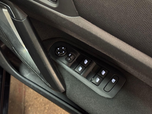 Used Peugeot 308 2015 for sale - 76158603: Photo 30