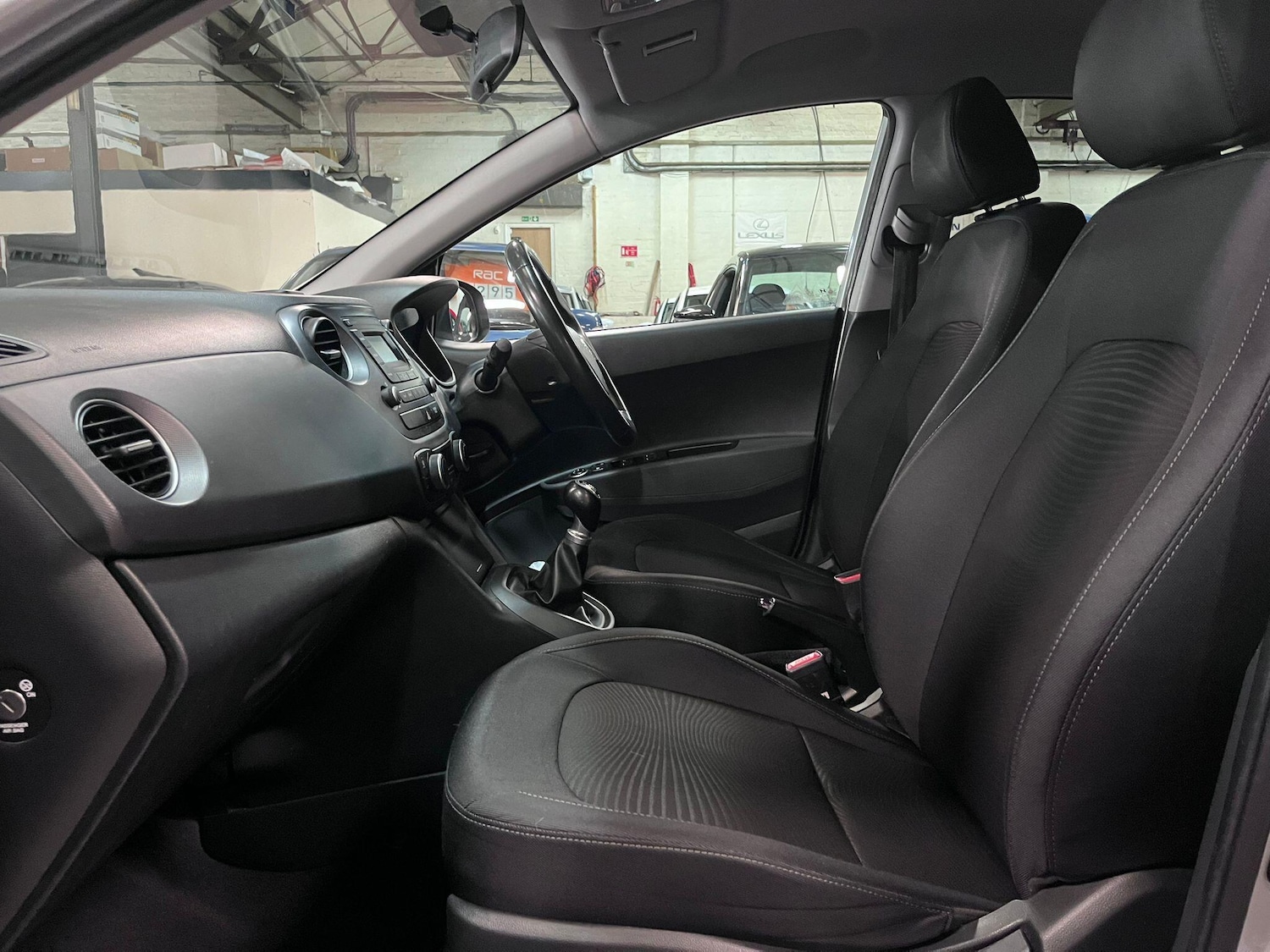 Used Hyundai i10 2017 for sale - 76084492: Photo 17