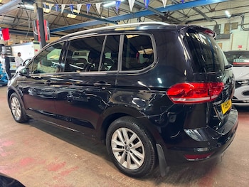 Used Volkswagen Touran 2015 for sale - 79452840: Photo