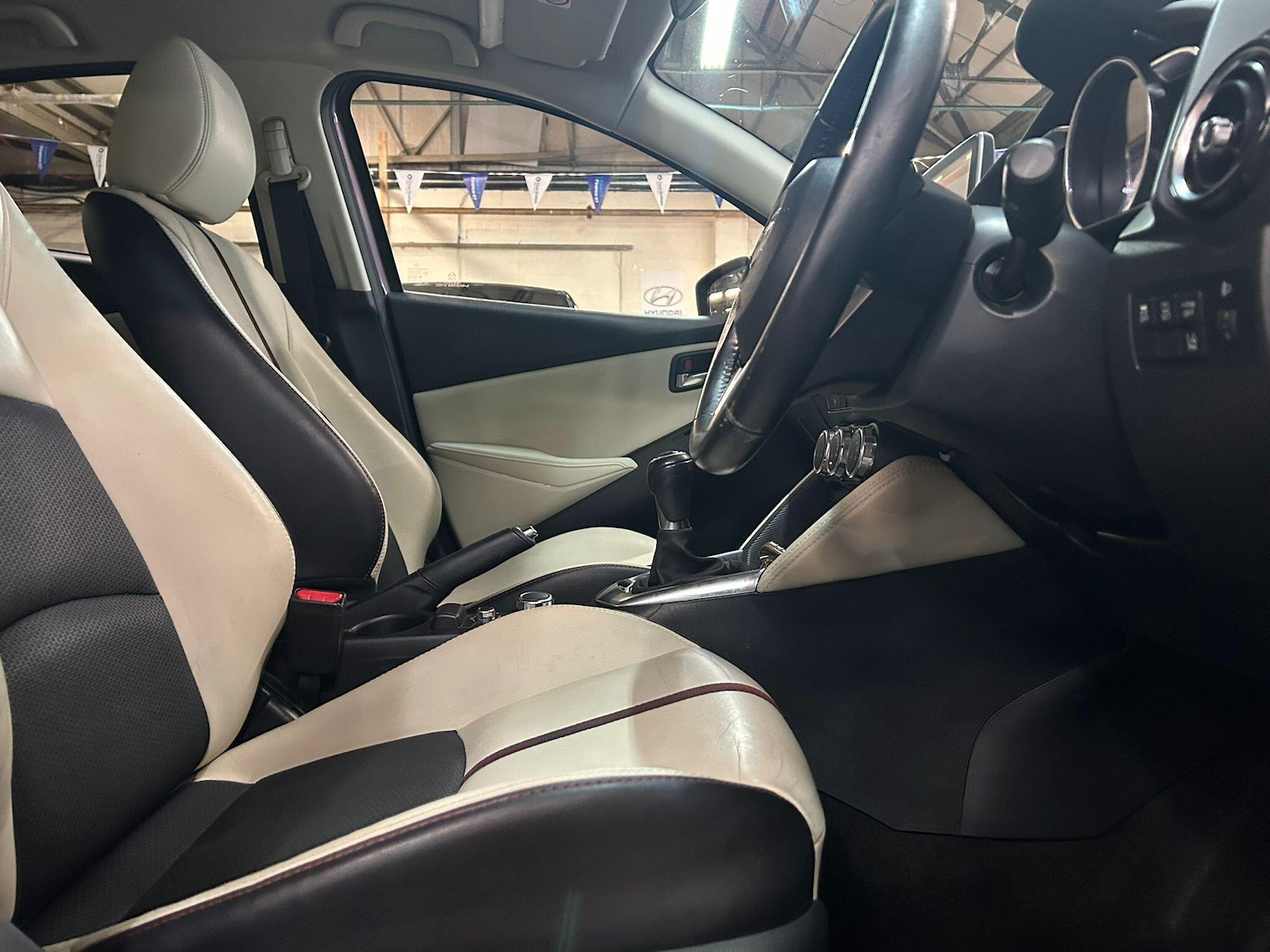 Used Mazda Mazda2 2016 for sale - 77016372: Photo 9