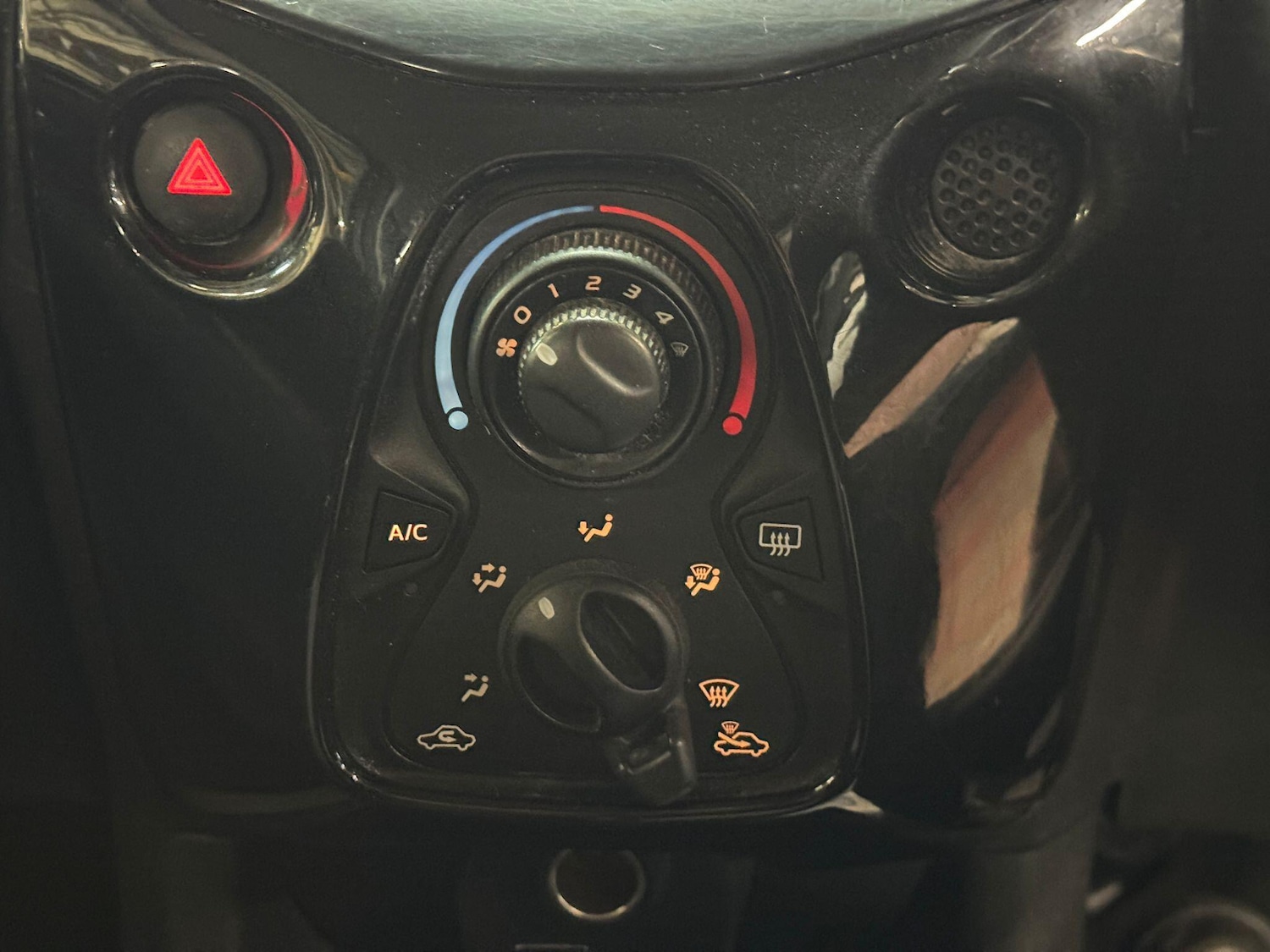 Used Toyota AYGO 2014 for sale - 78203889: Photo 24