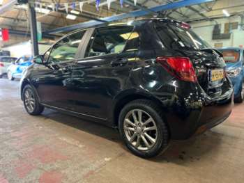 Used Toyota Yaris 2015 for sale - 74160396: Photo