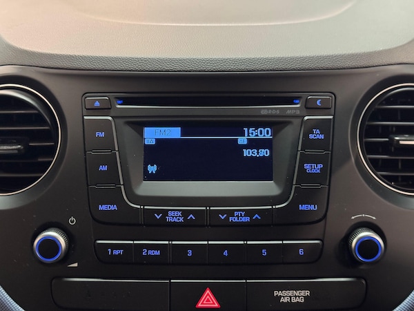 Used Hyundai i10 2016 for sale - 76214182: Photo 30