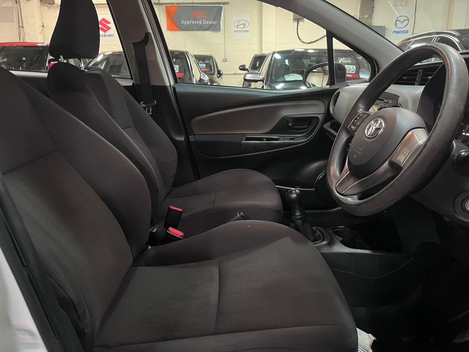 Used Toyota Yaris 2015 for sale - 76926280: Photo 15