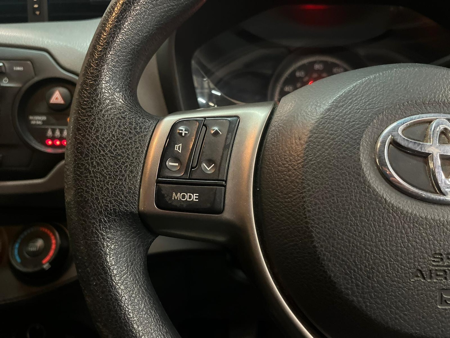 Used Toyota Yaris 2015 for sale - 76926280: Photo 27