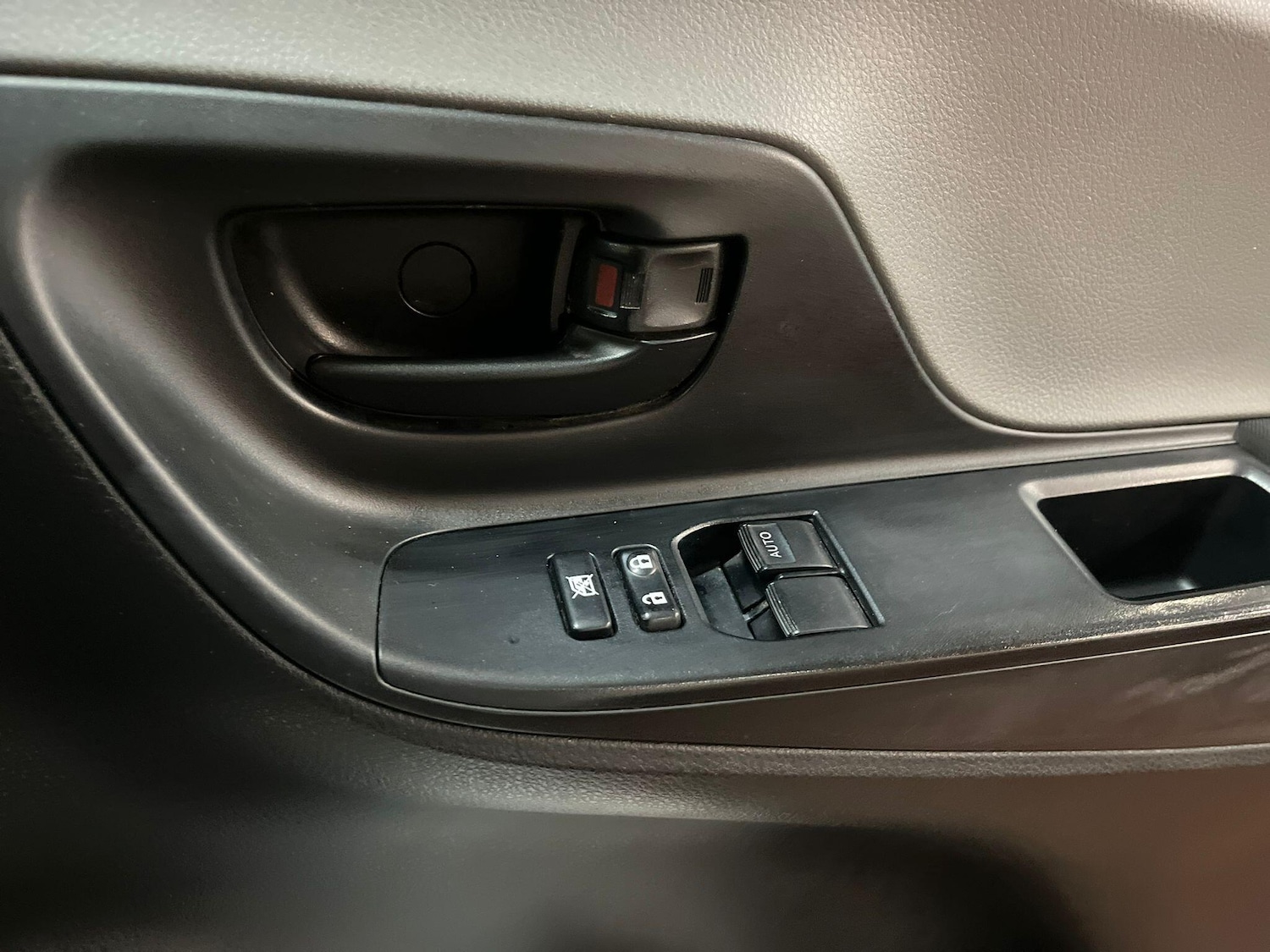 Used Toyota Yaris 2015 for sale - 76926280: Photo 30