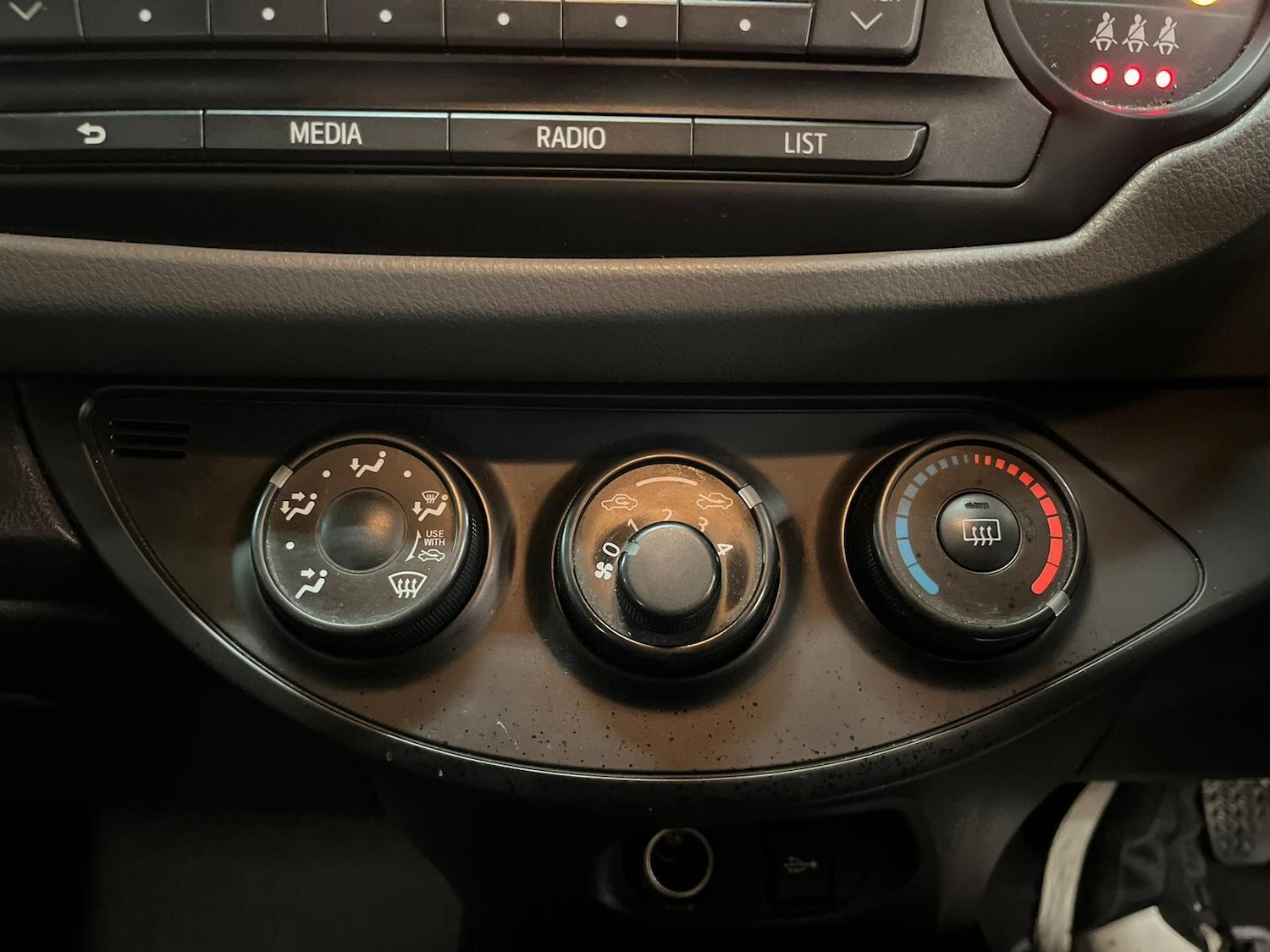 Used Toyota Yaris 2015 for sale - 76926280: Photo 32