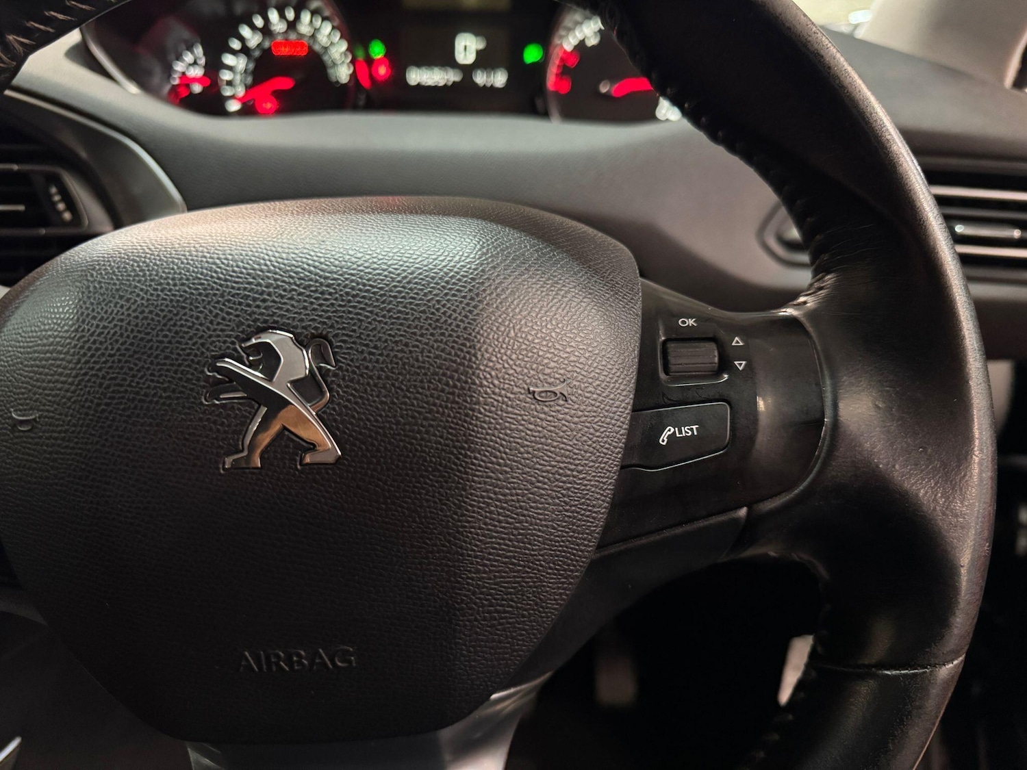 Used Peugeot 308 2017 for sale - 76521631: Photo 28