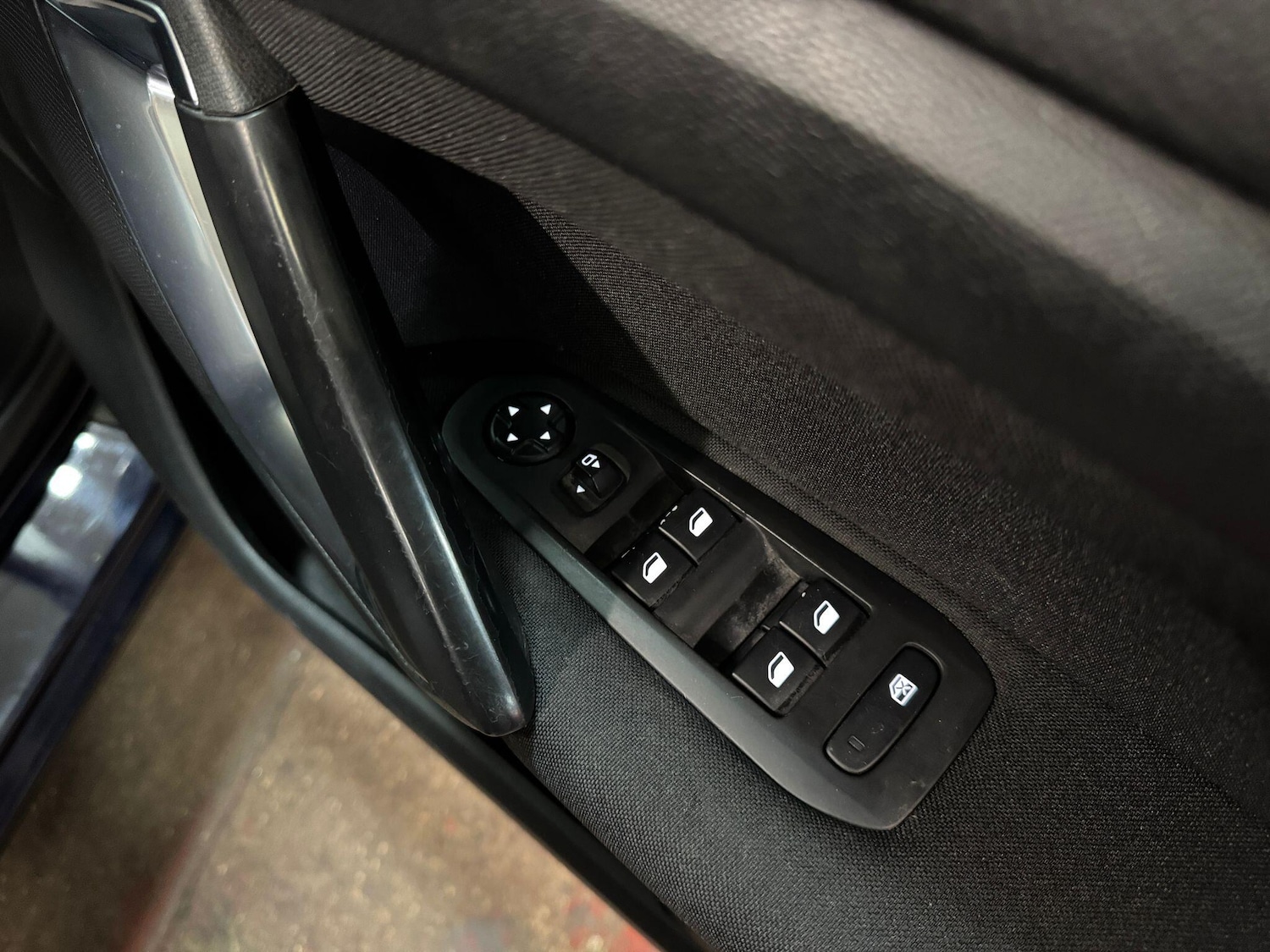 Used Peugeot 308 2017 for sale - 76521631: Photo 30