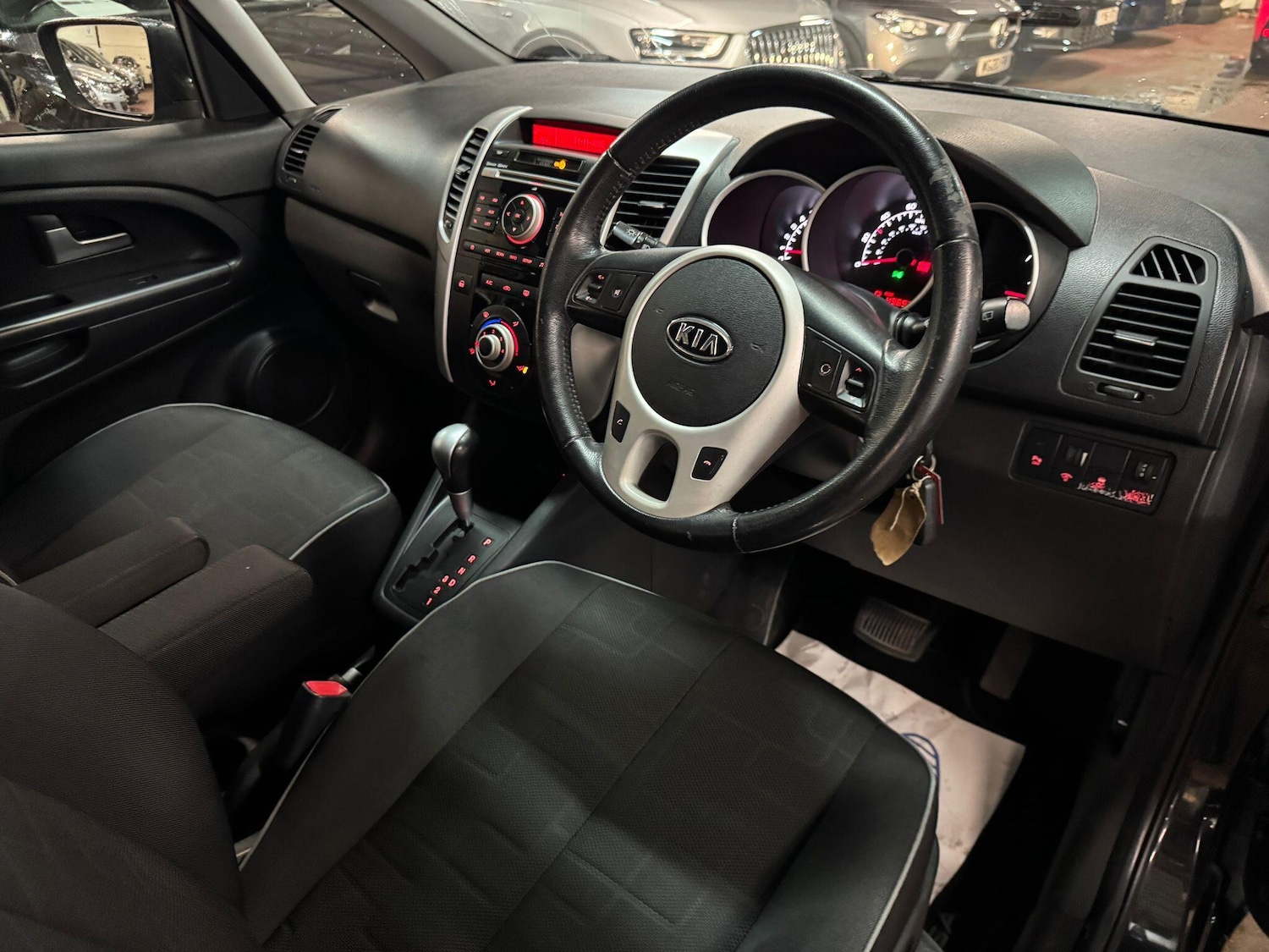 Used Kia Venga 2012 for sale - 76592367: Photo 12