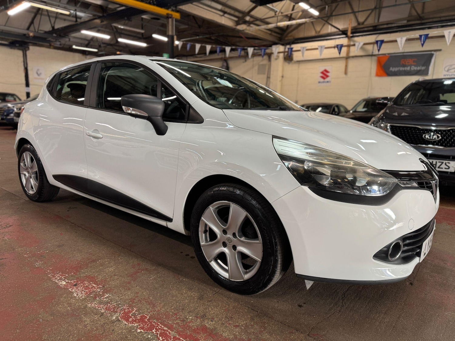 Used Renault Clio 2015 for sale - 76612829: Photo 1