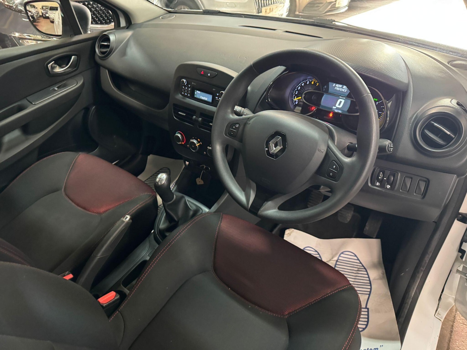 Used Renault Clio 2015 for sale - 76612829: Photo 12