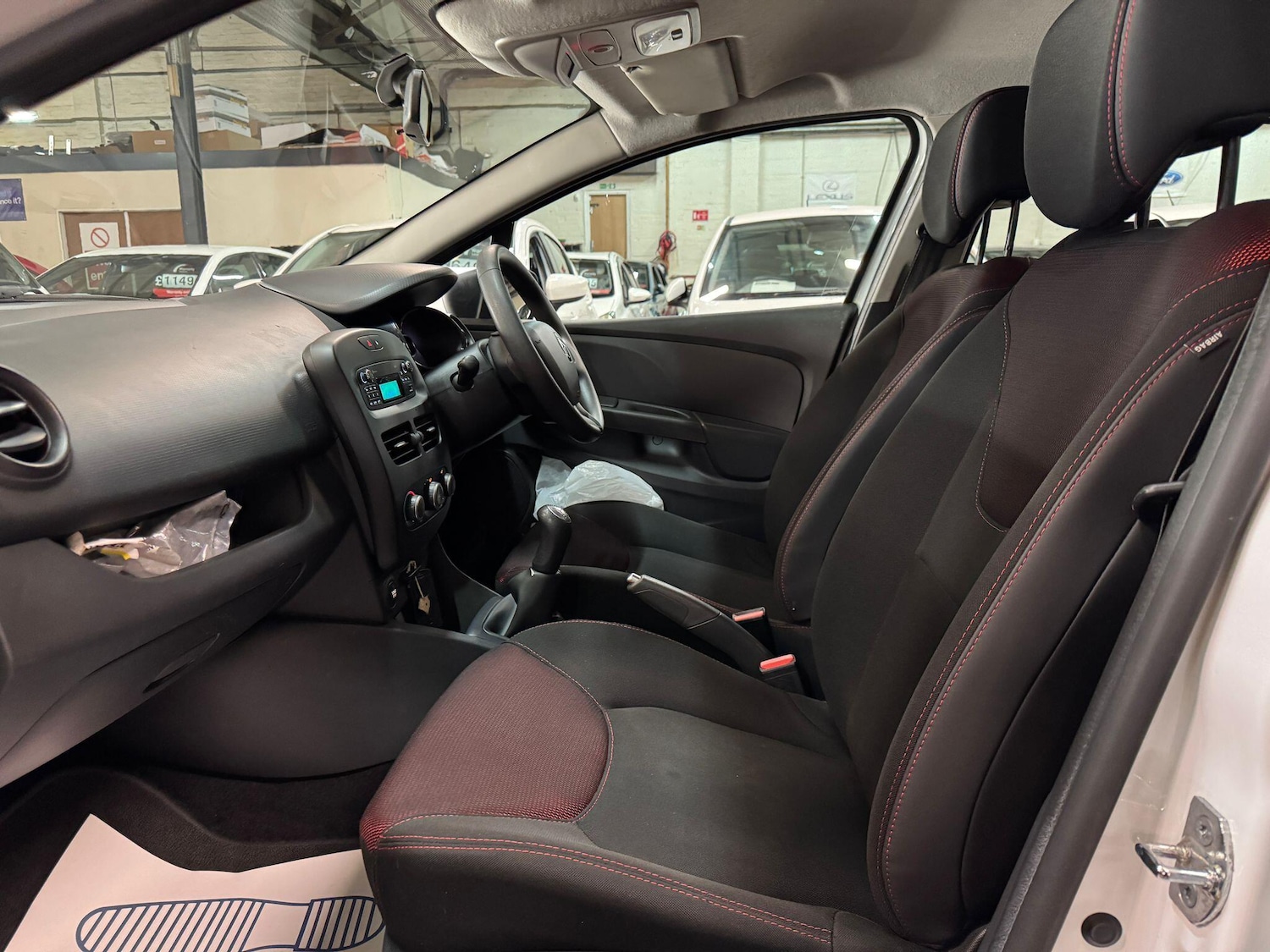 Used Renault Clio 2015 for sale - 76612829: Photo 13