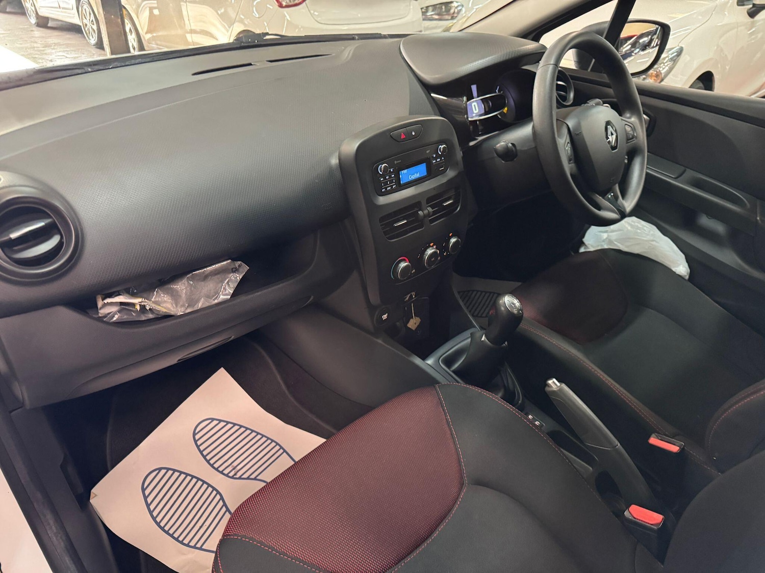 Used Renault Clio 2015 for sale - 76612829: Photo 14