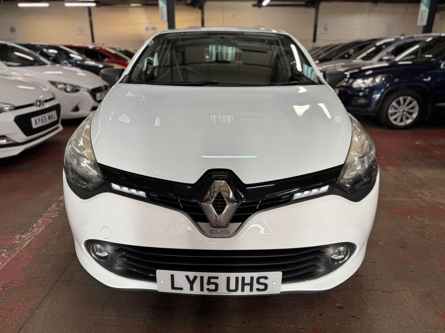 Used Renault Clio 2015 for sale - 76612829: Photo 2