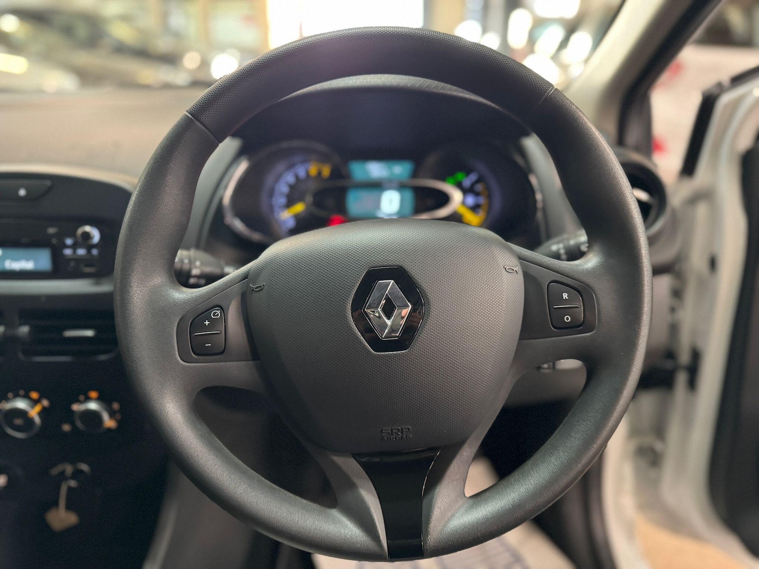 Used Renault Clio 2015 for sale - 76612829: Photo 24