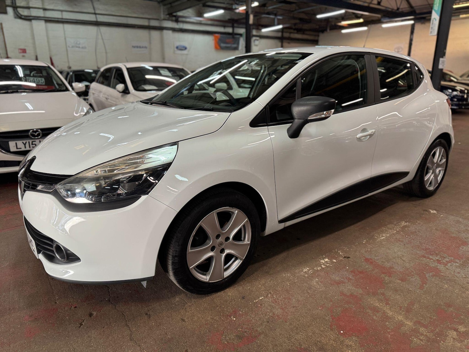 Used Renault Clio 2015 for sale - 76612829: Photo 3