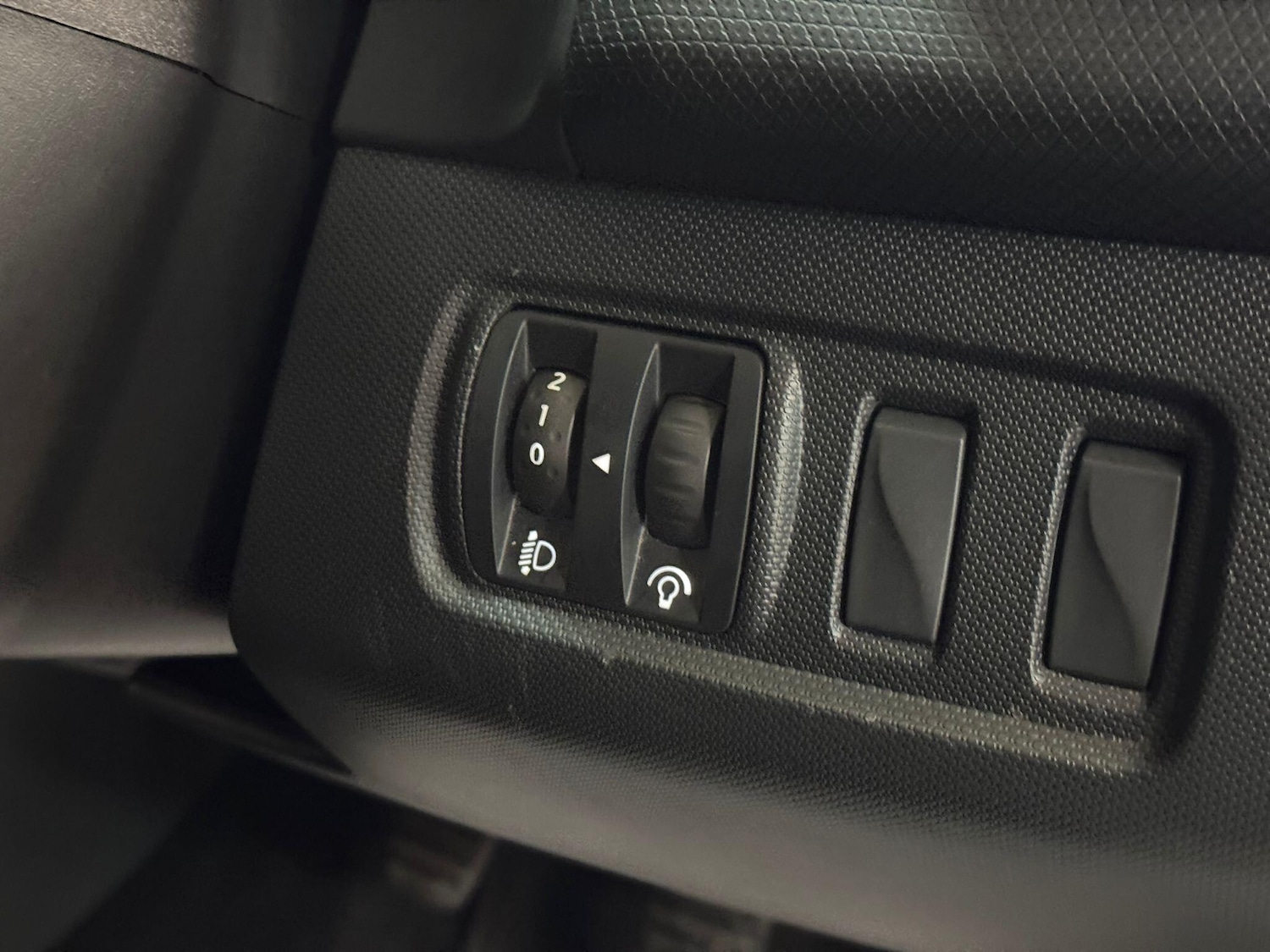 Used Renault Clio 2015 for sale - 76612829: Photo 31