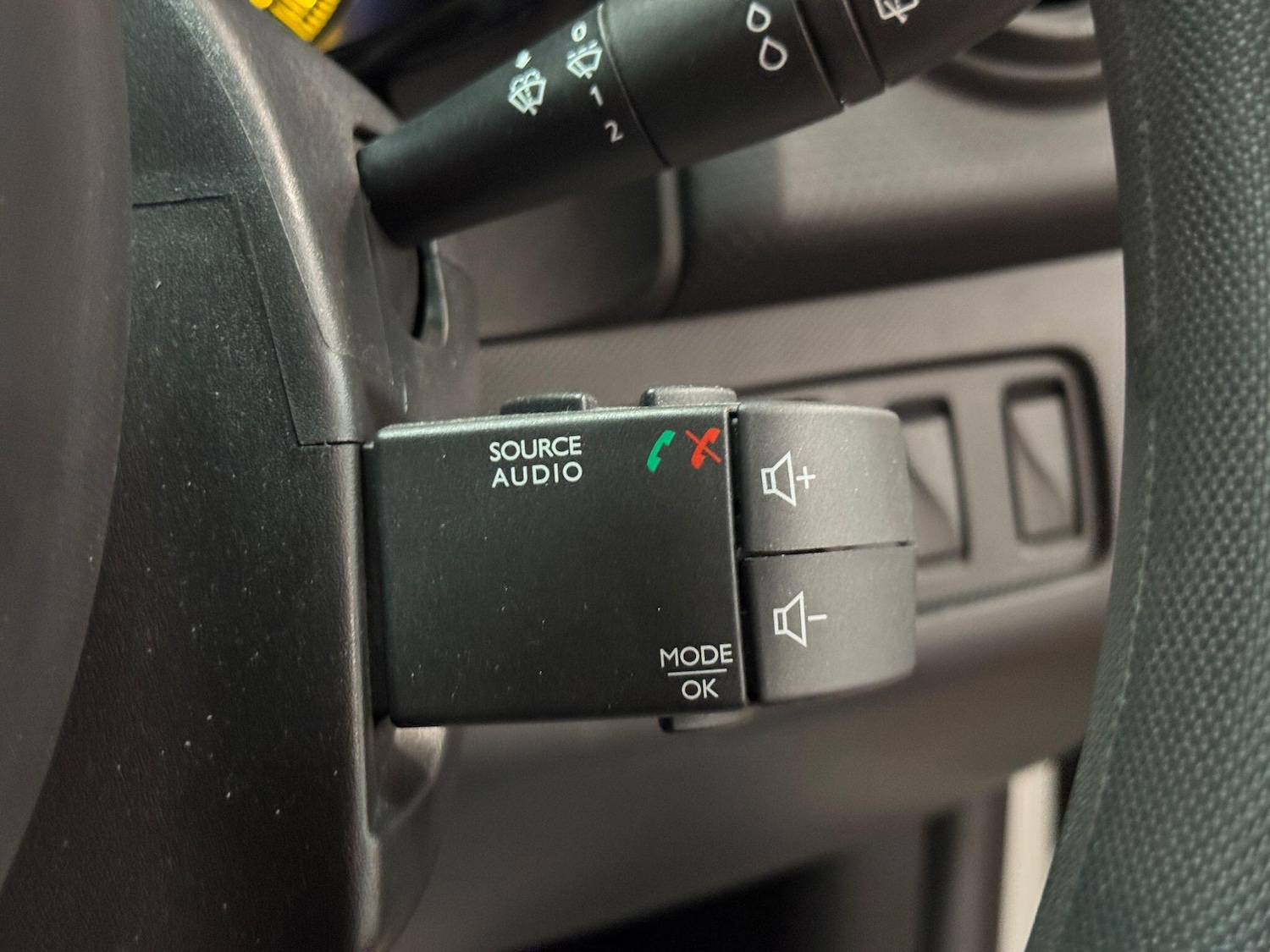 Used Renault Clio 2015 for sale - 76612829: Photo 32