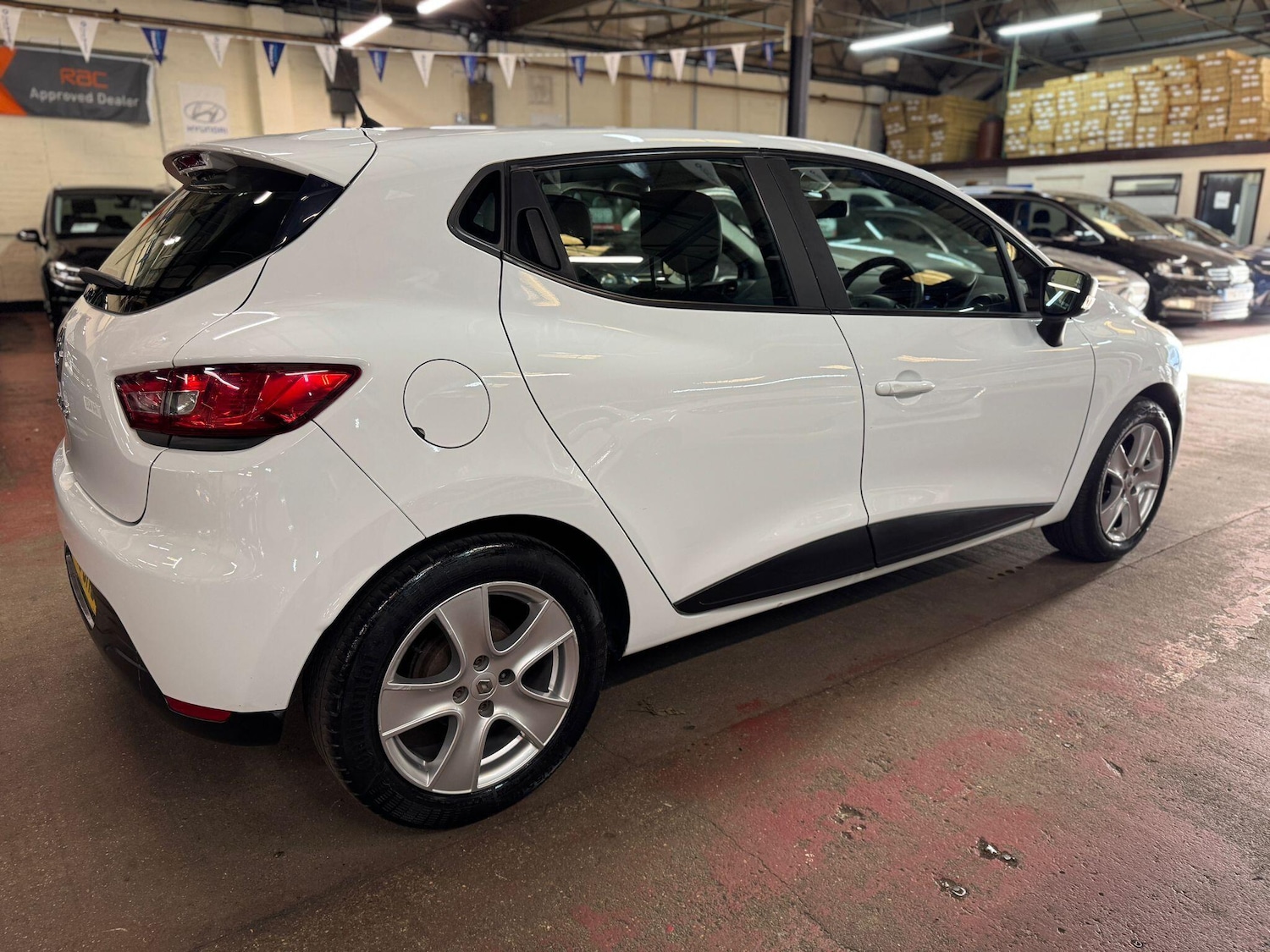 Used Renault Clio 2015 for sale - 76612829: Photo 6
