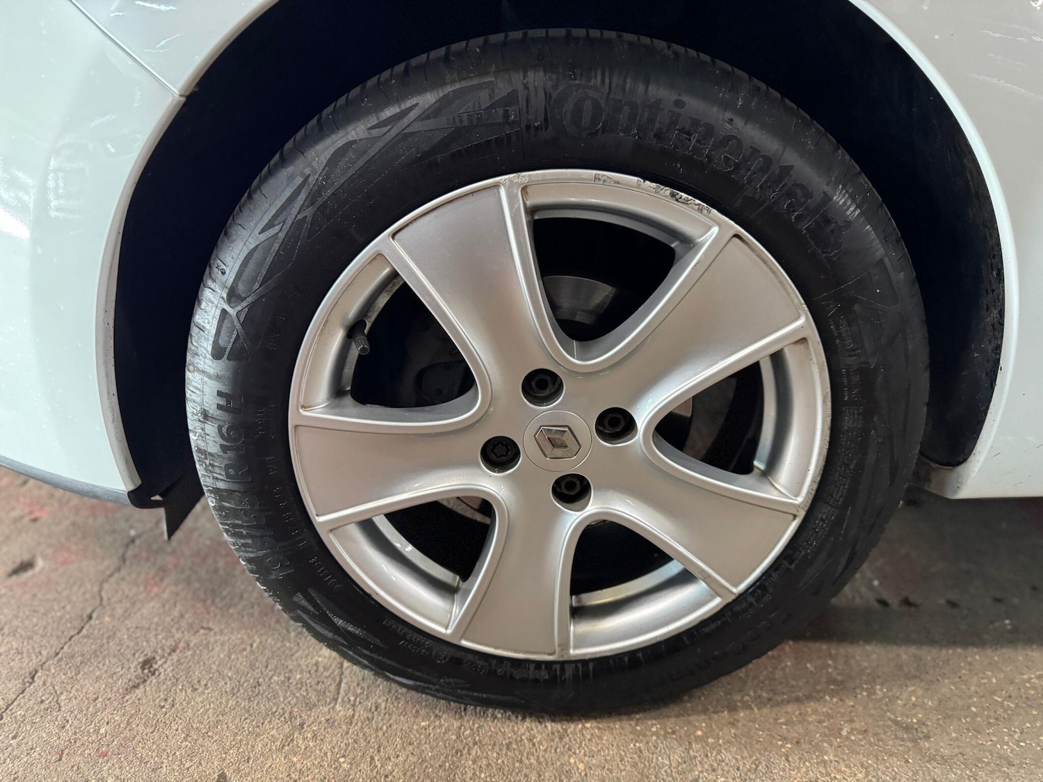 Used Renault Clio 2015 for sale - 76612829: Photo 9