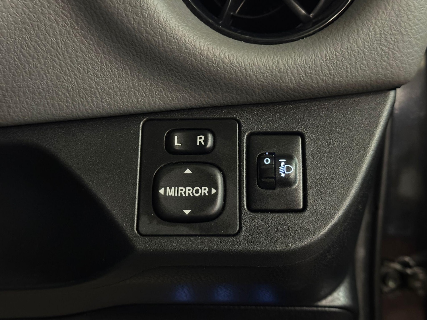 Used Toyota Yaris 2018 for sale - 77386929: Photo 30