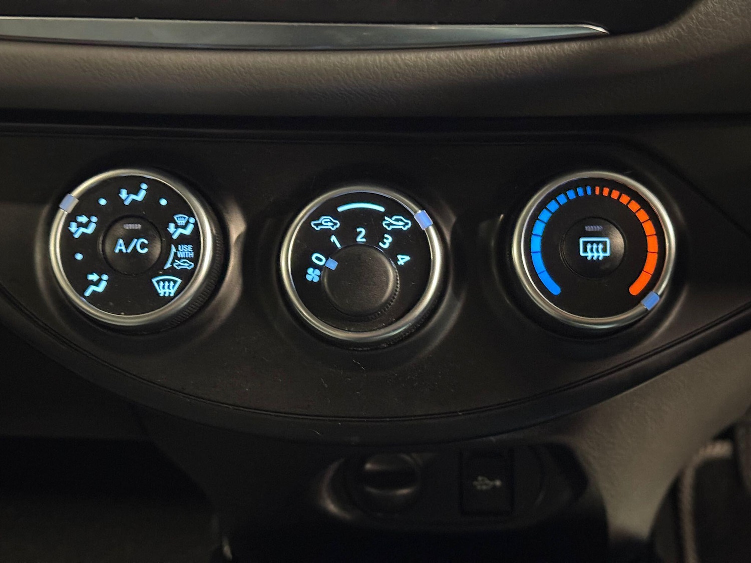 Used Toyota Yaris 2018 for sale - 77386929: Photo 37